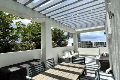321 NE 26th St #910, Miami: photo 1 of 23