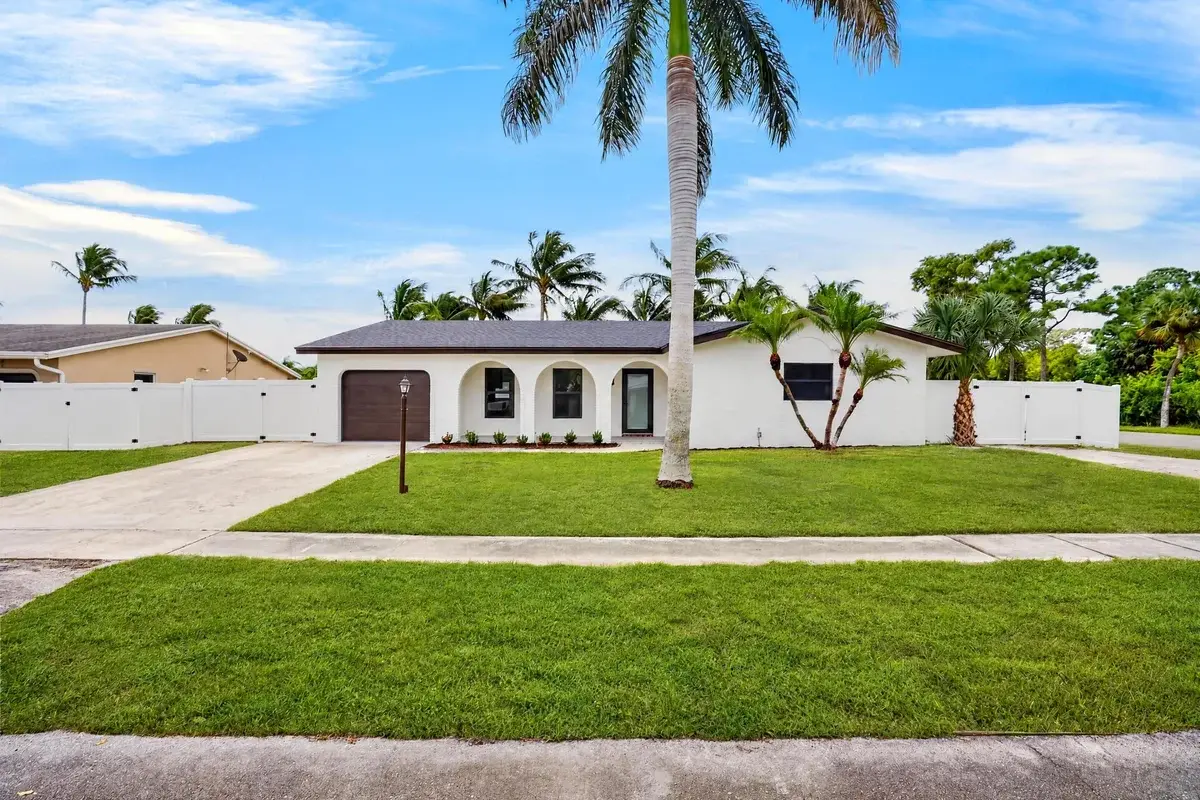 1798 SW 10th St, Boca Raton: photo 1 of 2
