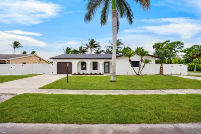 1798 SW 10th St, Boca Raton: photo 1 of 2