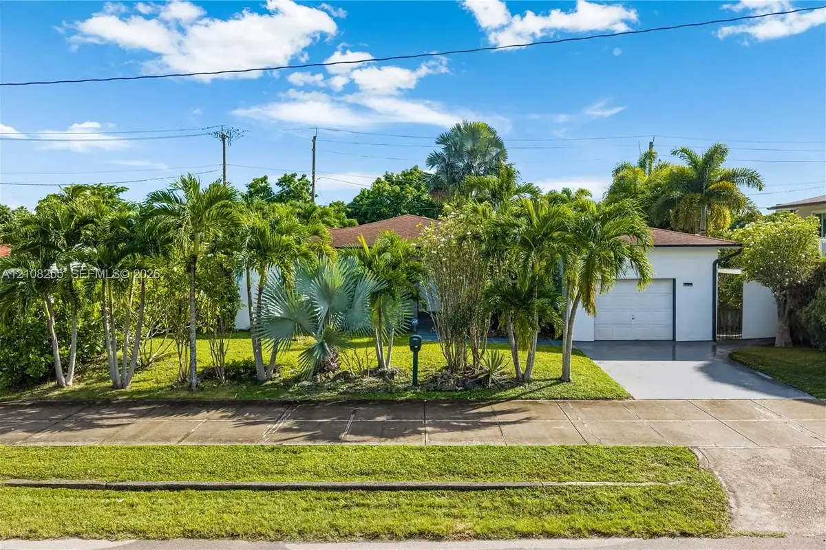 1650 NE 171st St, North Miami Beach: photo 1 of 40