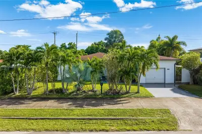 1650 NE 171st St, North Miami Beach: photo 1 of 40