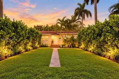 909 NE 111th St, Biscayne Park: photo 1 of 11