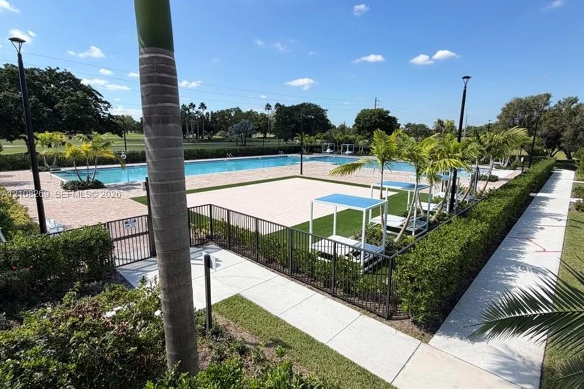 2593 SE 25th Dr, Homestead: photo 1 of 14