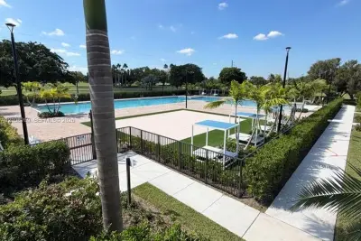 2593 SE 25th Dr, Homestead: photo 1 of 14