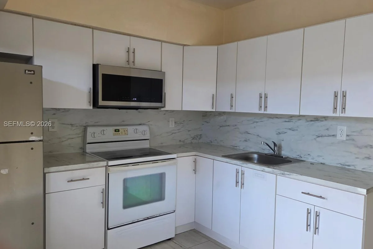1000 NW 23rd Ave #1, Miami: photo 1 of 6