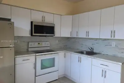 1000 NW 23rd Ave #1, Miami: photo 1 of 6