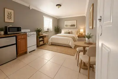 2438 Thomas St #1, Hollywood: photo 1 of 8