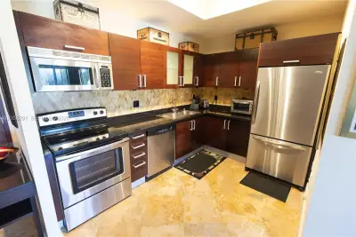 3250 Grand Ave #404, Miami: photo 1 of 10