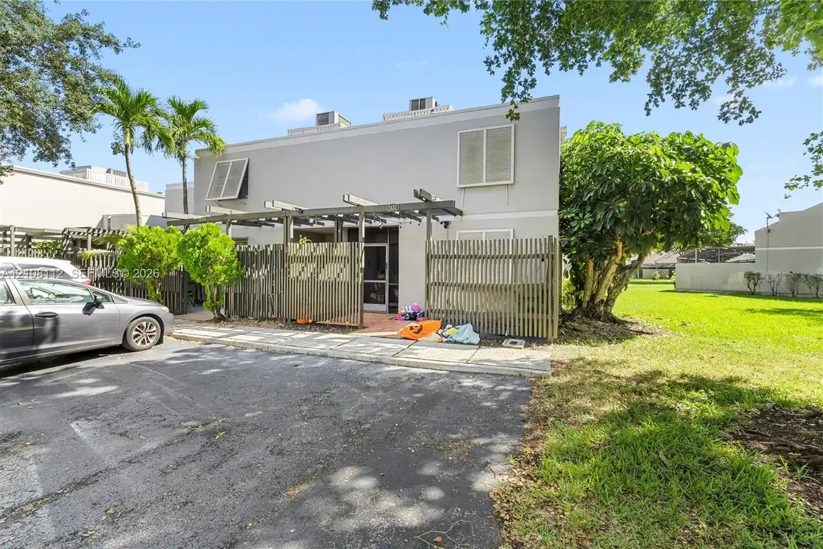 1431 NW 112th Ter, Pembroke Pines: photo 1 of 36