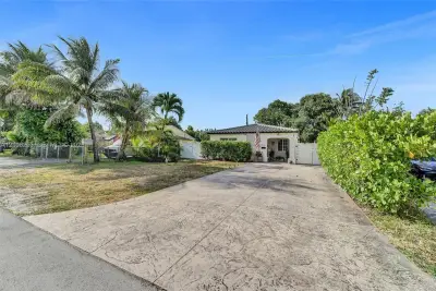 2826 Dewey St, Hollywood: photo 1 of 21