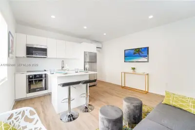 1351 Euclid Ave #12, Miami Beach: photo 1 of 9