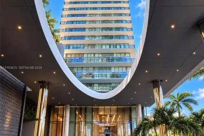 1170 E Hallandale Beach Blvd #305, Hallandale Beach: photo 1 of 15