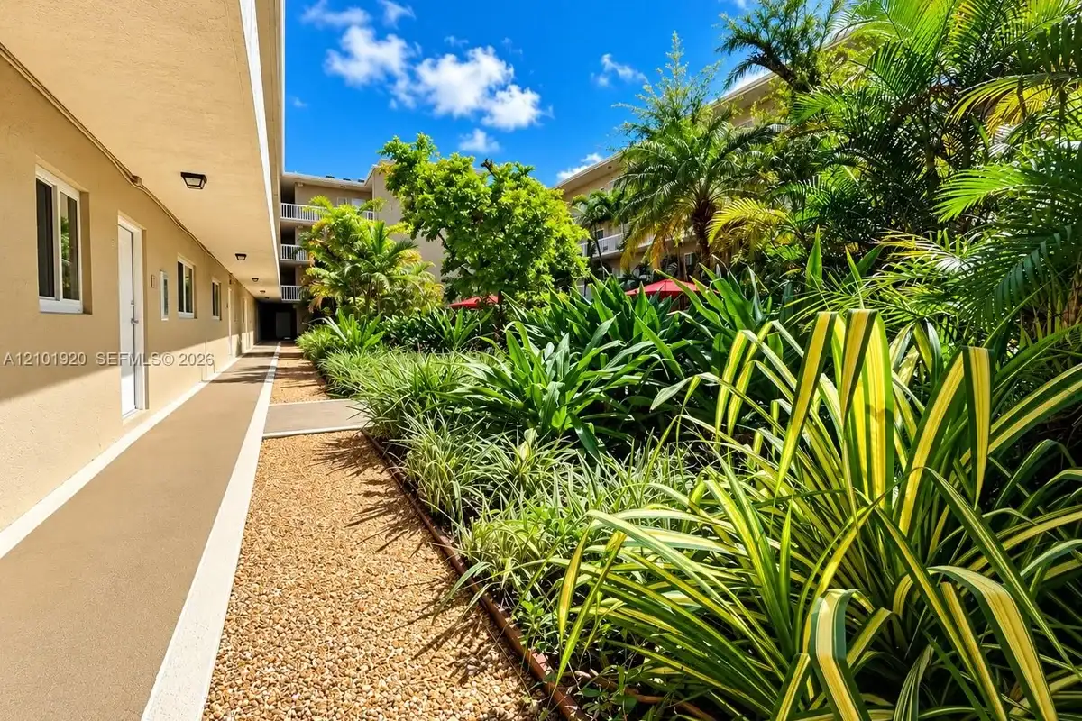 7707 Camino Real #B-409, Miami: photo 1 of 30