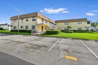 192 Saxony D Ter, Delray Beach: photo 1 of 28