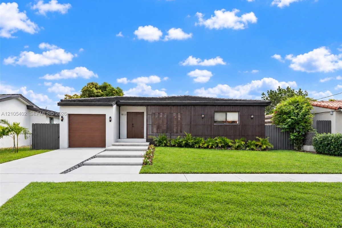 1911 SW 18th Ave, Miami: photo 1 of 33