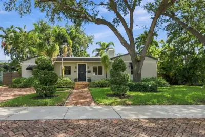 700 N Victoria Park Rd, Fort Lauderdale: photo 1 of 1