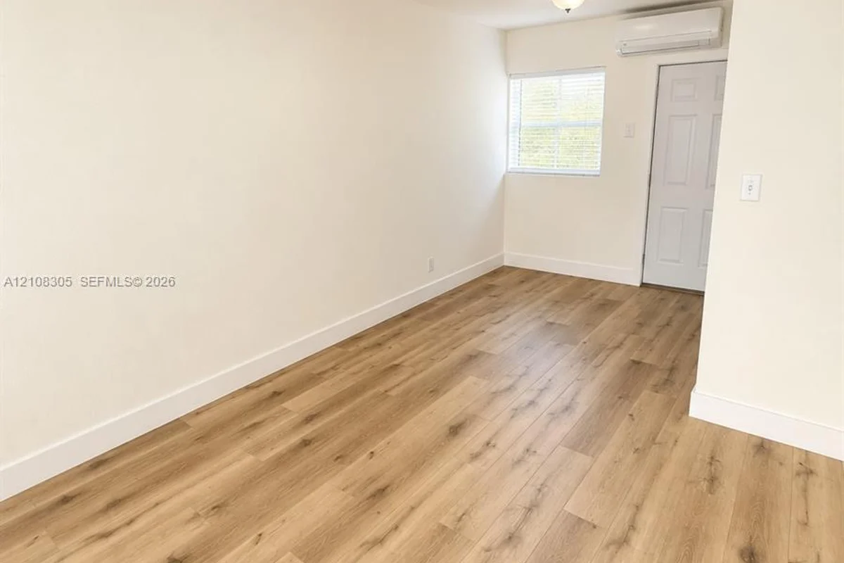 125 SW 5th Ct #1, Dania Beach: photo 1 of 5