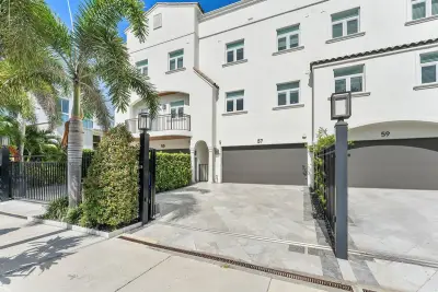 57 Isle Of Venice Dr, Fort Lauderdale: photo 1 of 53