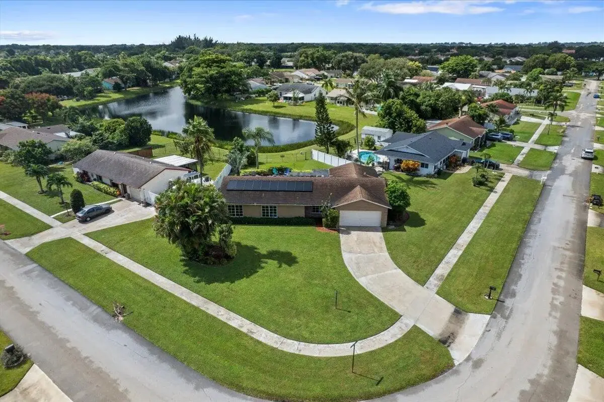 8059 Rose Marie Ave E, Boynton Beach: photo 1 of 33