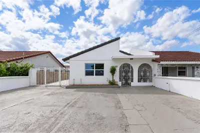 20 SW 115th Ave, Sweetwater: photo 1 of 32