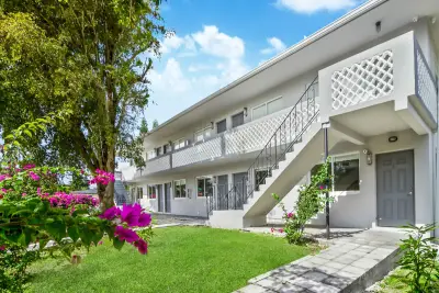 1001 NE 80th St #3, Miami: photo 1 of 14