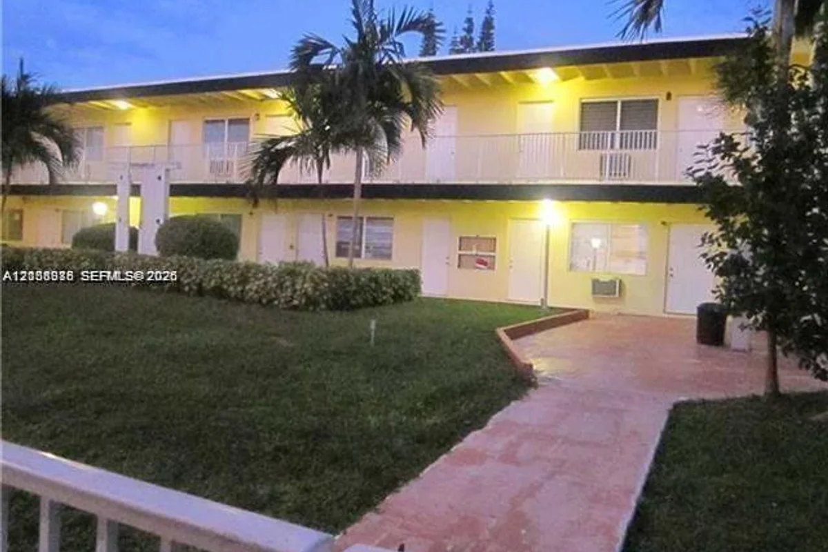 16851 NE 21st Ave #7, North Miami Beach: photo 1 of 16