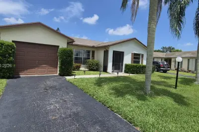 4490 Pine Garden Ln, Lake Worth: photo 1 of 6