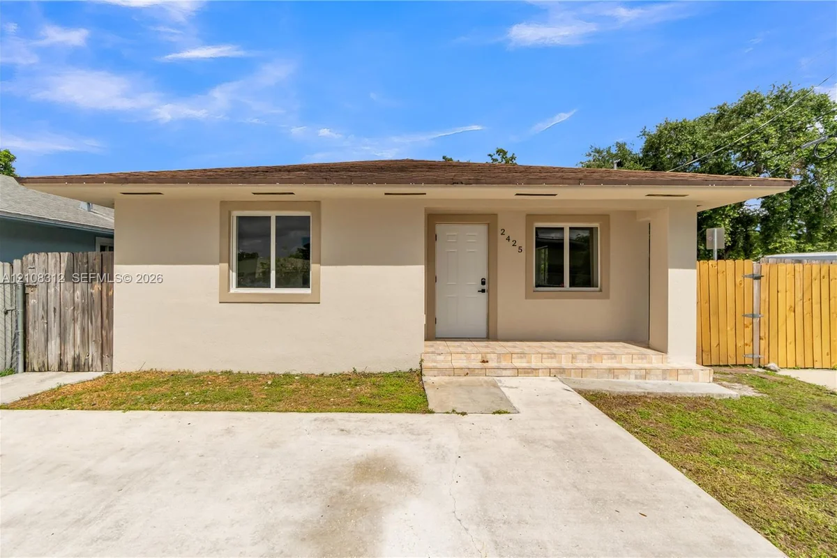 2425 NW 52nd St, Miami: photo 1 of 46
