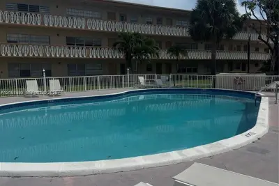 11855 NE 19th Dr #22, North Miami: photo 1 of 4