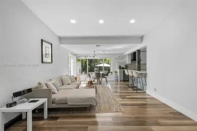 1704 SW 9th St, Fort Lauderdale: photo 1 of 17