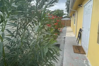 1935 Liberty St #3, Hollywood: photo 1 of 11