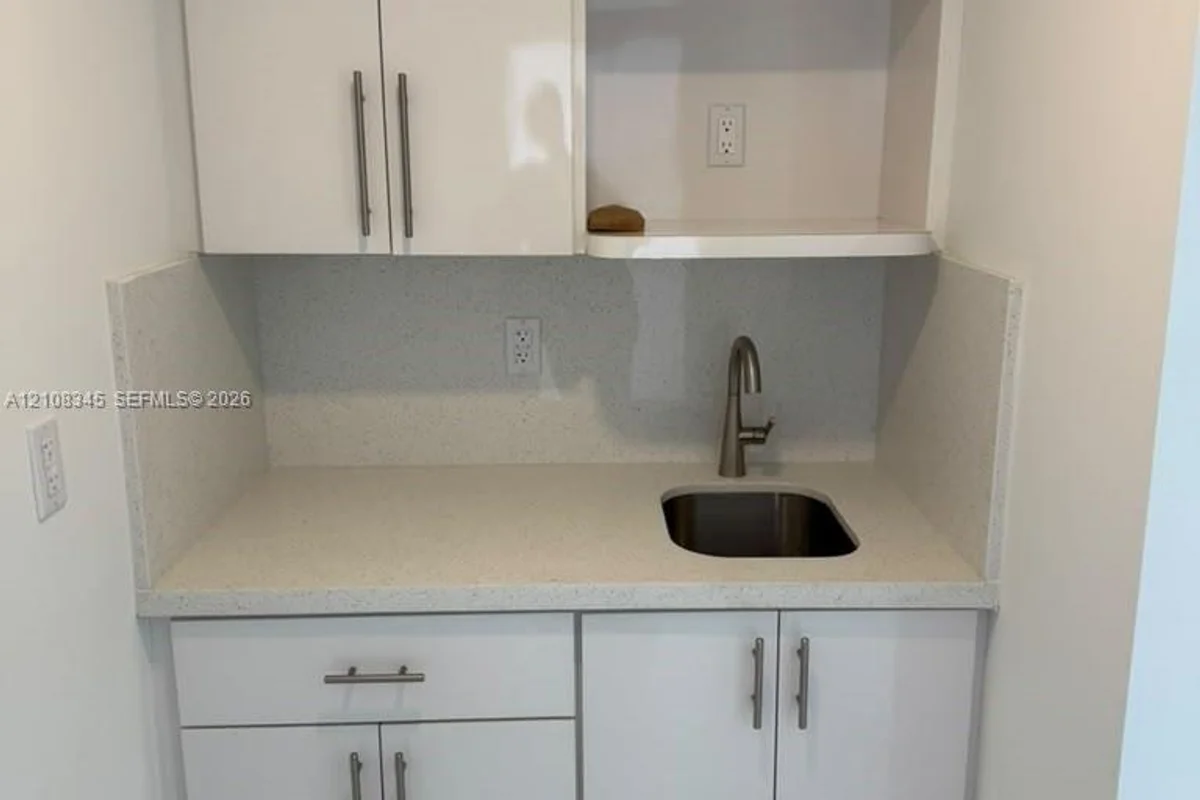 4315 SW 8th St #1, Miami: photo 1 of 8