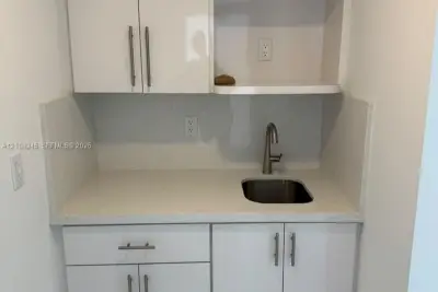 4315 SW 8th St #1, Miami: photo 1 of 8