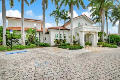 213 Villa Cir, Boynton Beach: photo 1 of 50