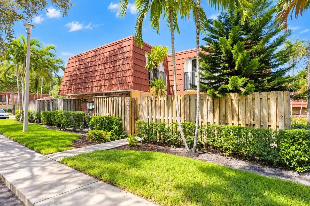 9851 NW 6th Pl, Plantation: photo 1 of 29