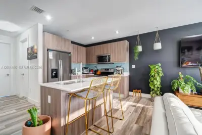 3455 NE 5th Ave #6, Oakland Park: photo 1 of 18