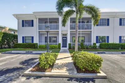 130 Cypress Club Dr #313, Pompano Beach: photo 1 of 27