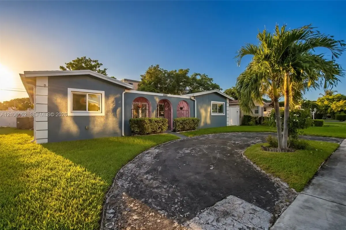 4200 NW 42nd St, Lauderdale Lakes: photo 1 of 40