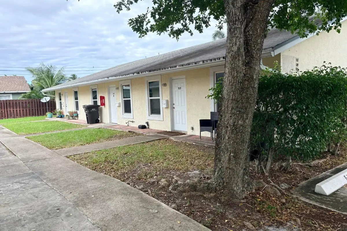519 Nathan Hale Rd, West Palm Beach: photo 1 of 19