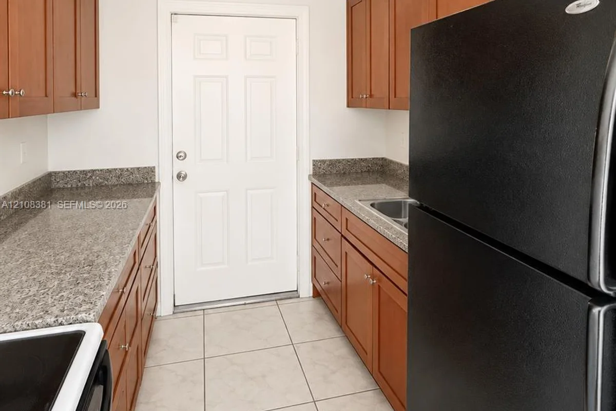 621 NW 177th St #101, Miami Gardens: photo 1 of 11