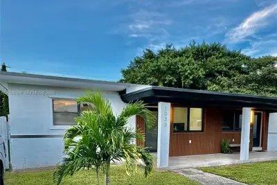 1031 NW 108th Ter #1033, Miami: photo 1 of 13
