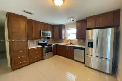 18233 Oleta Dr, North Miami Beach: photo 1 of 14