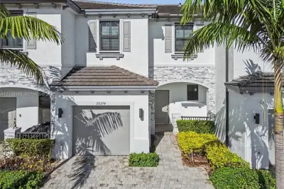 20374 NW 4th Path, Miami Gardens: photo 1 of 38