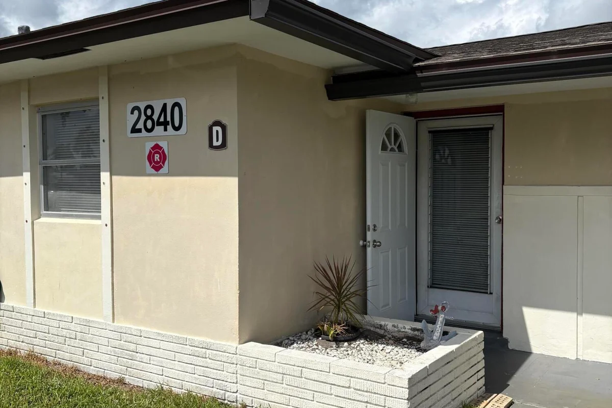 2840 Ashley Dr E #D, West Palm Beach: photo 1 of 8