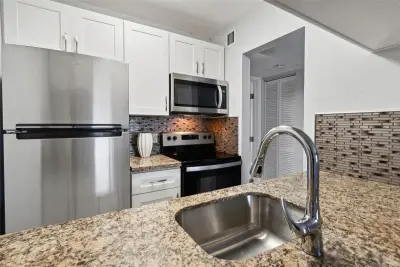 1470 N Dixie Hwy #19, Fort Lauderdale: photo 1 of 13