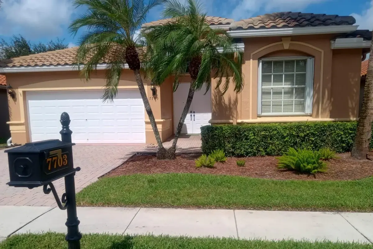 7703 Caprio Dr, Boynton Beach: photo 1 of 17