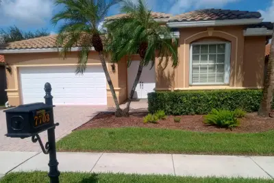 7703 Caprio Dr, Boynton Beach: photo 1 of 17