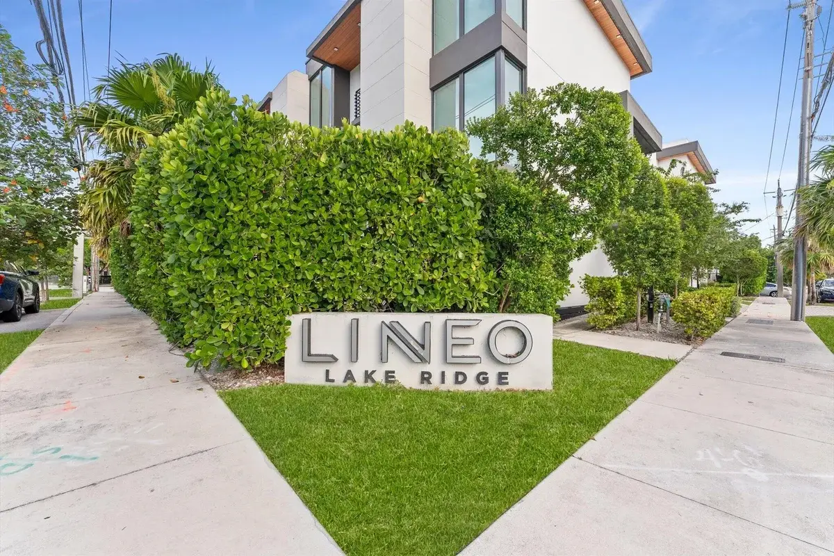 1048 N Victoria Park Rd, Fort Lauderdale: photo 1 of 52