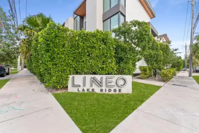 1048 N Victoria Park Rd, Fort Lauderdale: photo 1 of 52