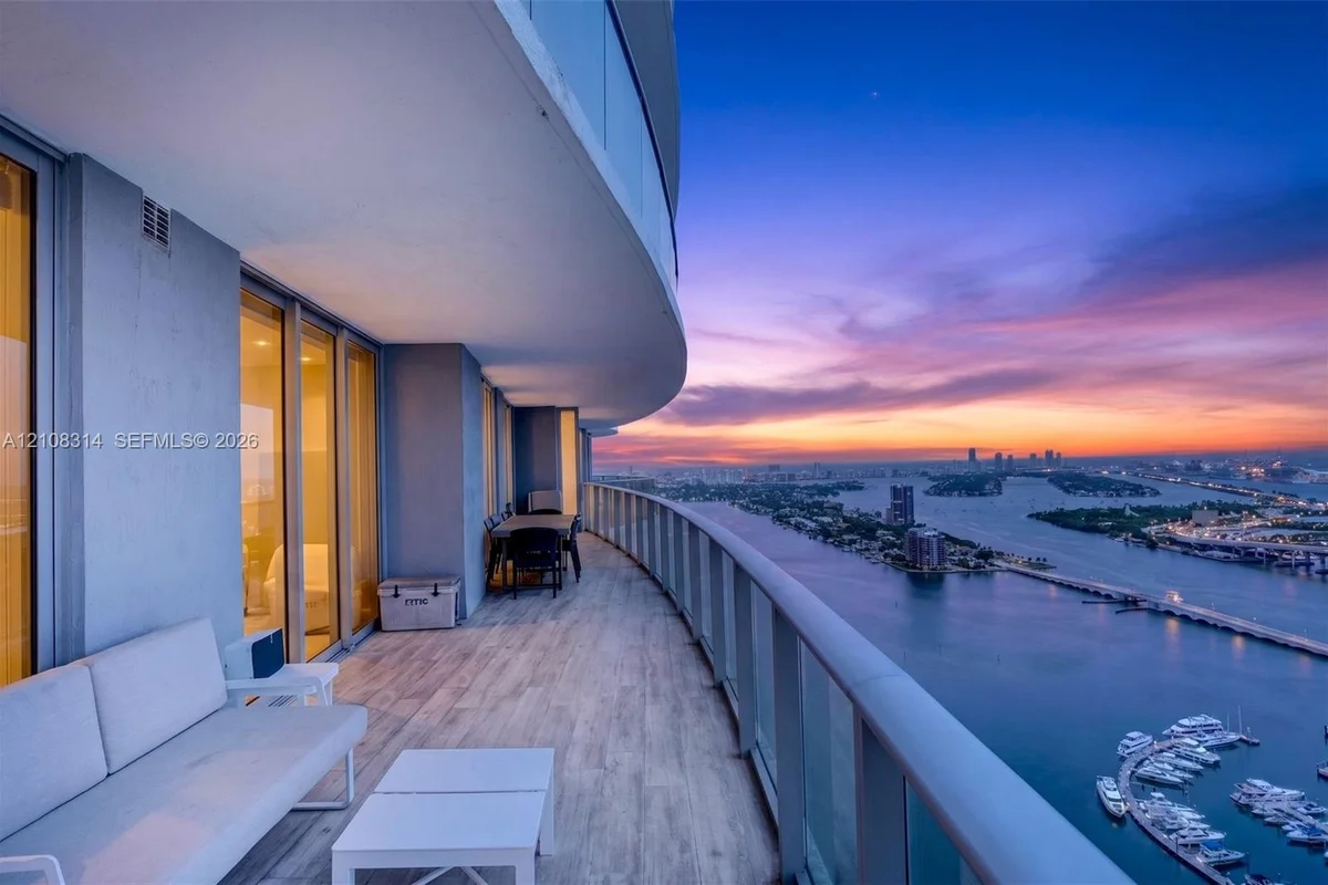 488 NE 18th St #4010, Miami: photo 1 of 40